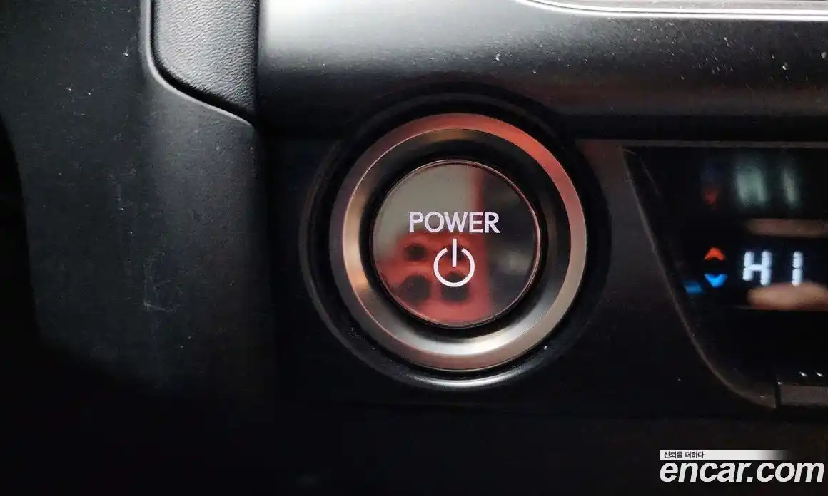 Lexus UX 2024 2.0 Автомат в Москве № 198892, фото 16