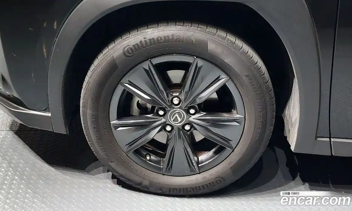 Lexus UX 2024 2.0 Автомат в Москве № 198892, фото 7