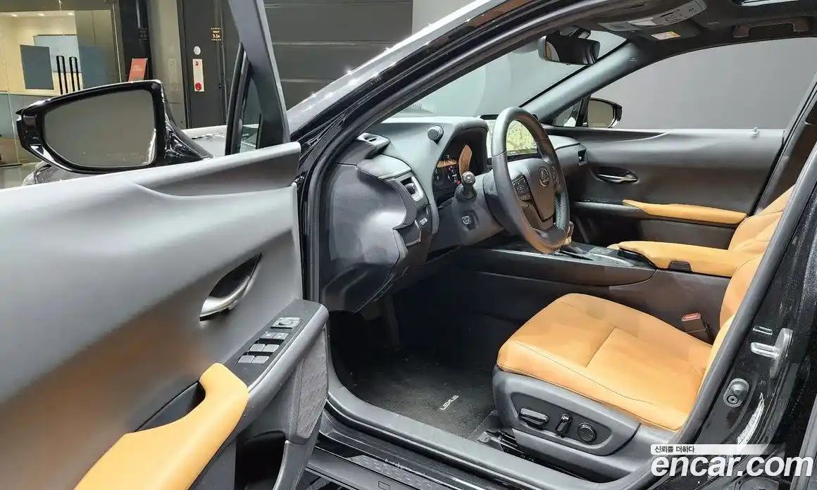 Lexus UX 2024 2.0 Автомат в Москве № 198892, фото 9