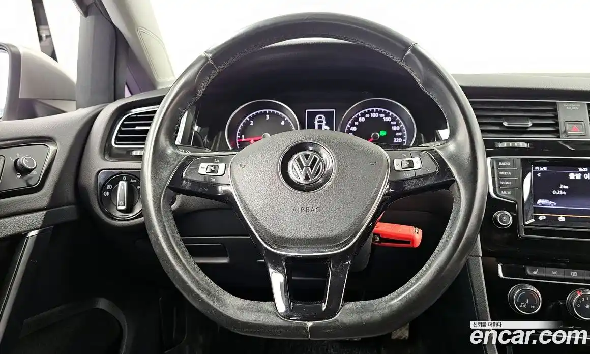 Volkswagen Golf 2015 1.6 Автомат в Москве № 215298, фото 8