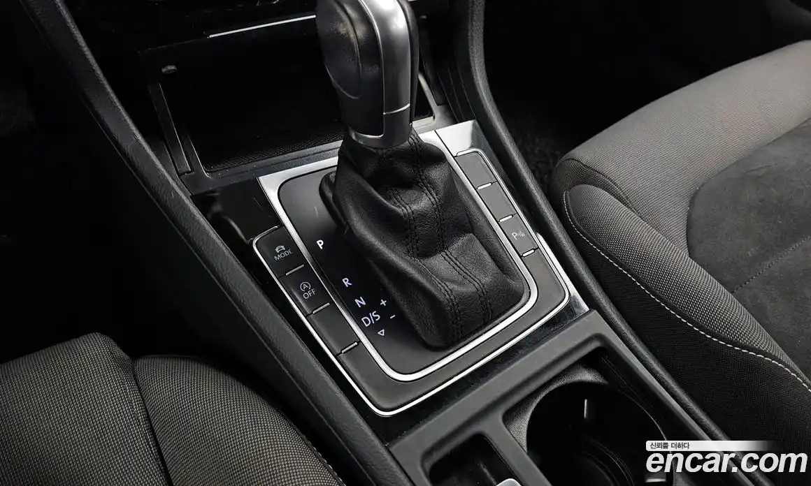 Volkswagen Golf 2015 1.6 Автомат в Москве № 215298, фото 10