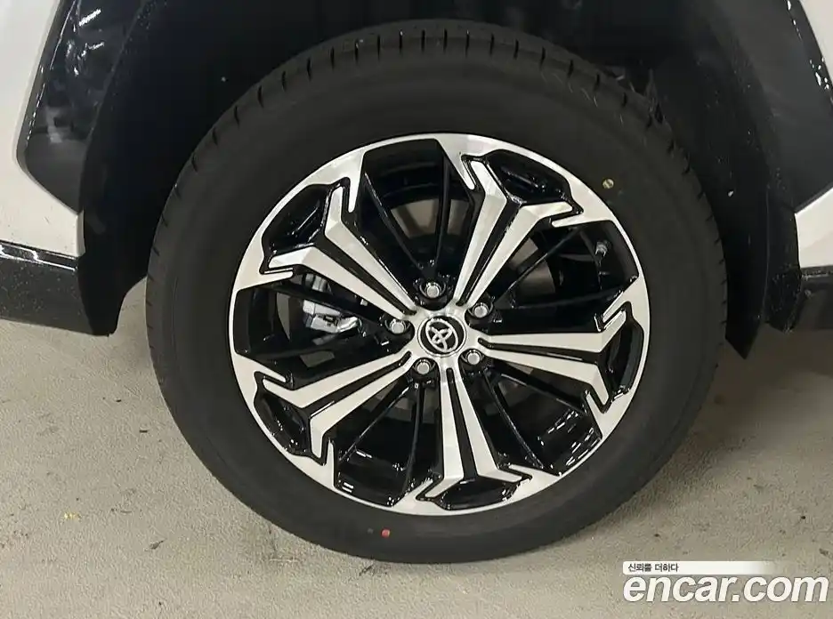 Toyota RAV4 2025 2.5 Автомат в Москве № 215571, фото 8