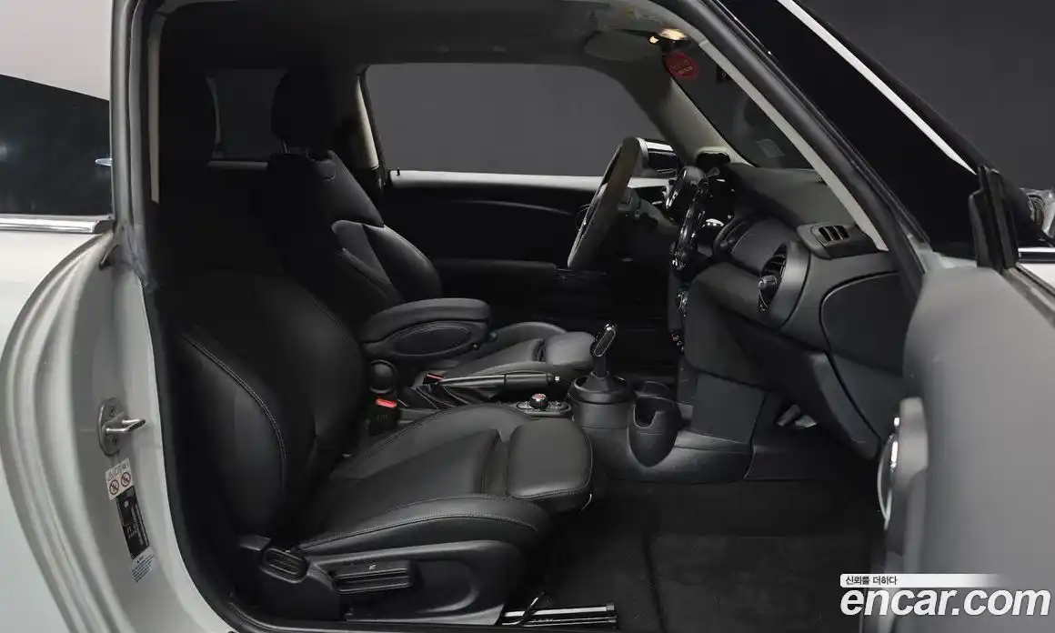 Mini Cooper 2021 1.5 Автомат в Москве № 221143, фото 16