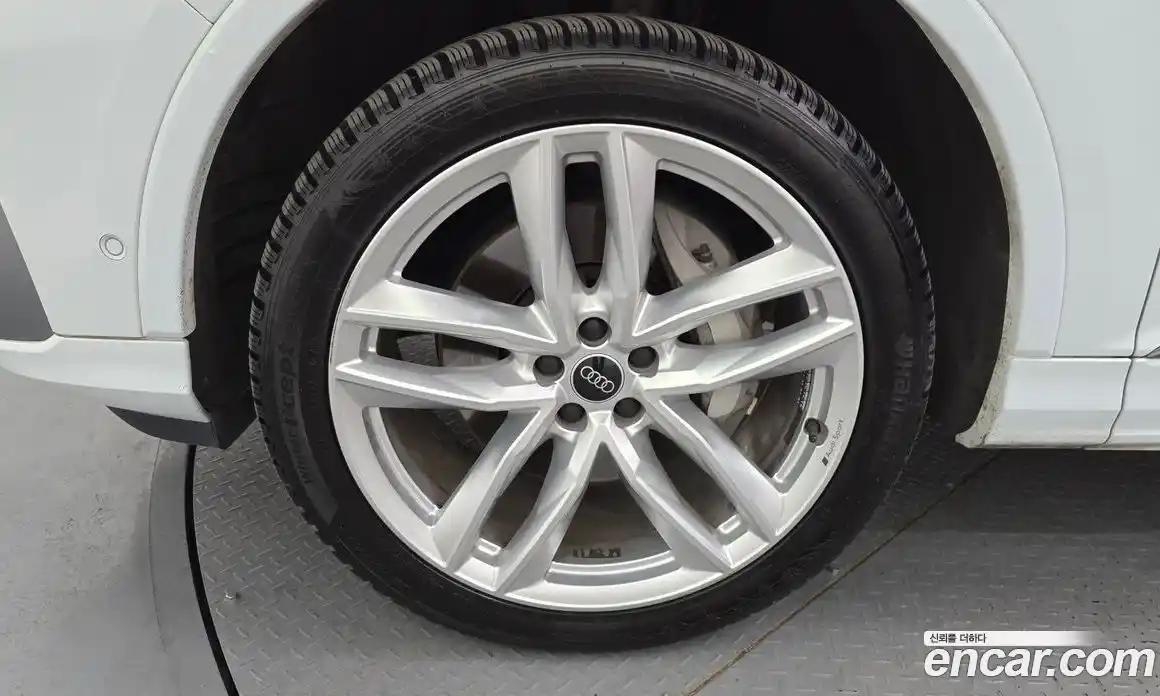 Audi Q7 2023 3.0 Автомат в Москве № 230182, фото 4