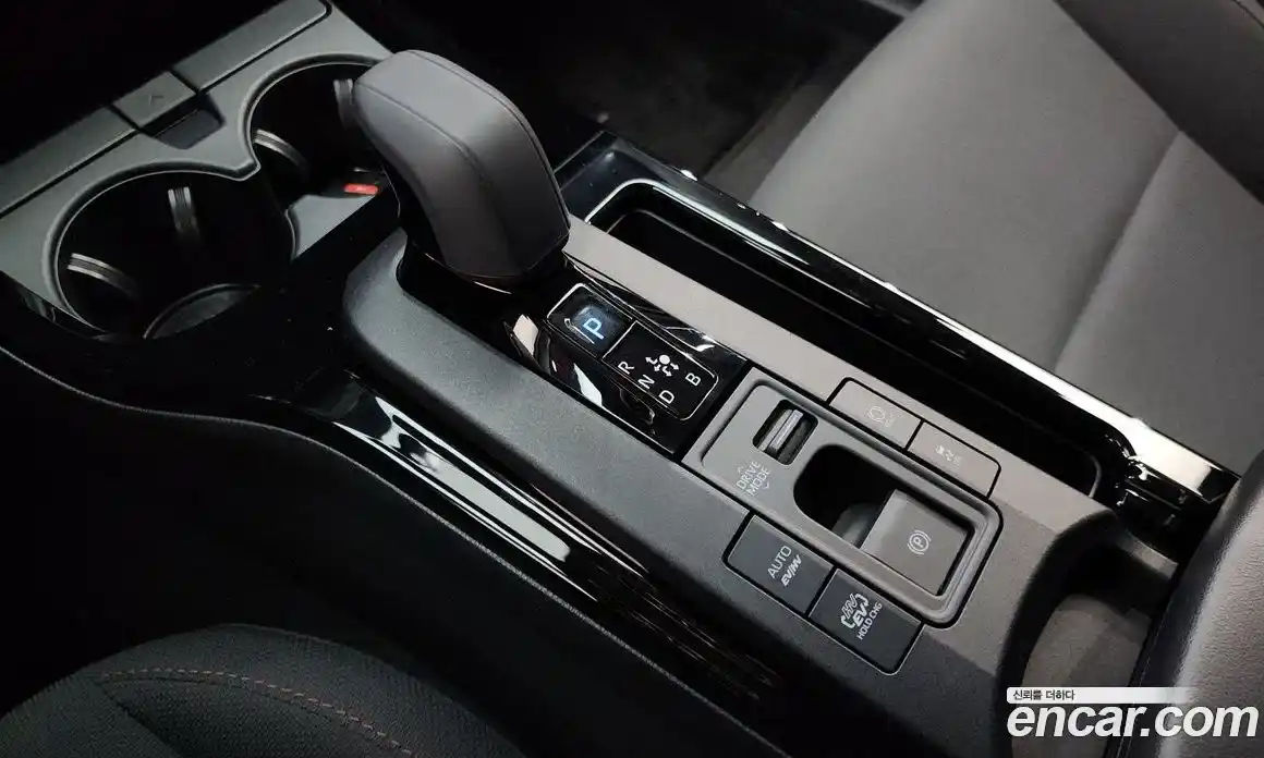 Toyota Prius 2024 2.0 Автомат в Москве № 232831, фото 16