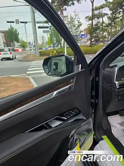 Cadillac Escalade 2025 6.2 Автомат в Москве № 256344, миниатюра 5