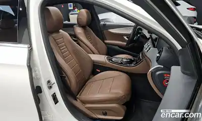 Mercedes-Benz E-Class 2021 2.0 Автомат в Москве № 325100, миниатюра 2