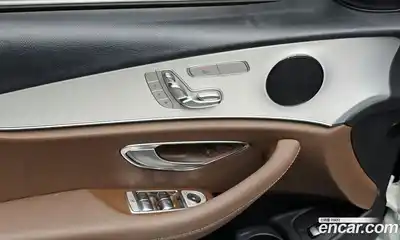 Mercedes-Benz E-Class 2021 2.0 Автомат в Москве № 325100, миниатюра 3