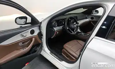 Mercedes-Benz E-Class 2021 2.0 Автомат в Москве № 325100, миниатюра 4