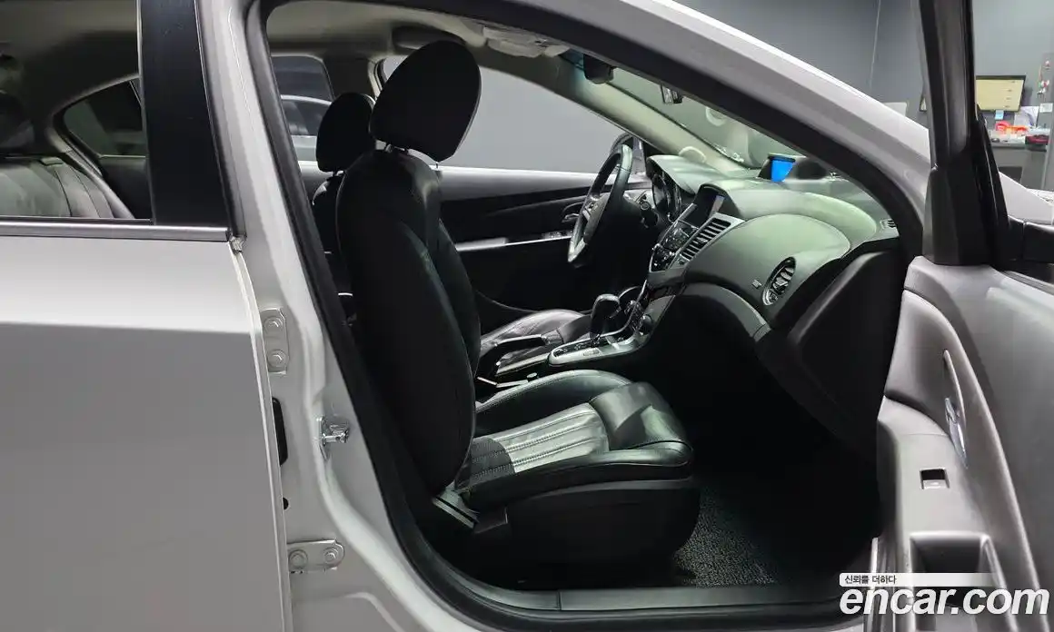 Chevrolet Cruze 2011 1.8 Автомат в Москве № 39599, фото 13