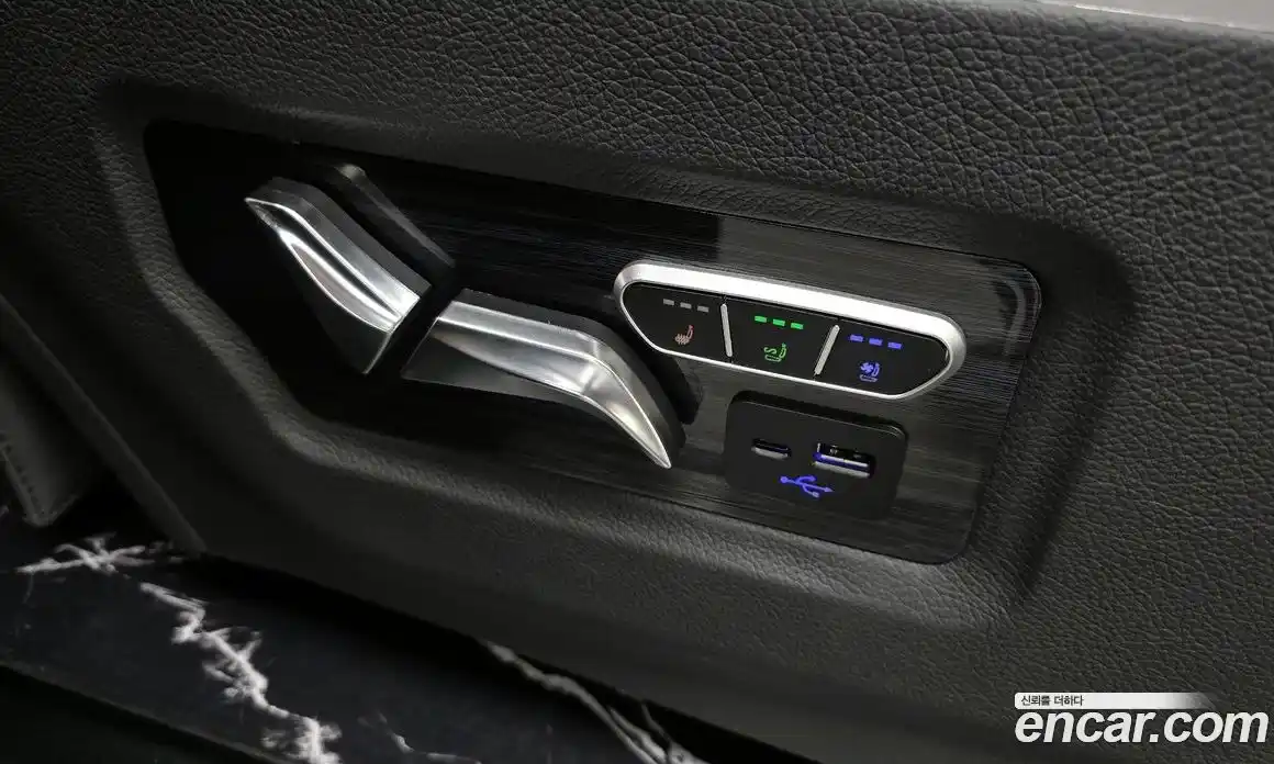 Kia Canival 2023 3.5 Автомат в Москве № 401053, фото 18