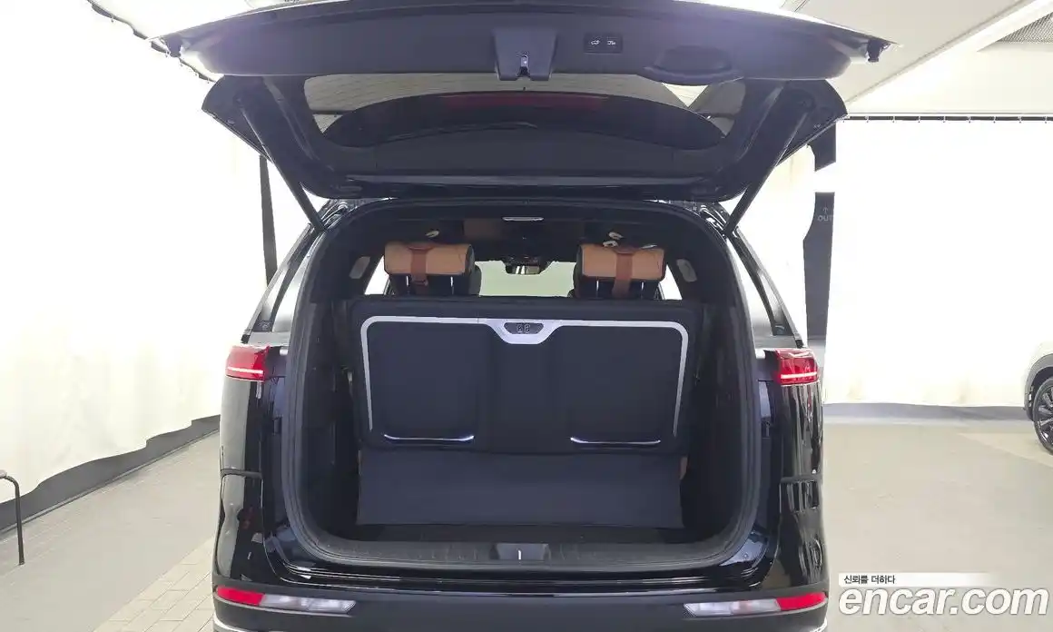 Kia Canival 2023 3.5 Автомат в Москве № 401053, фото 20