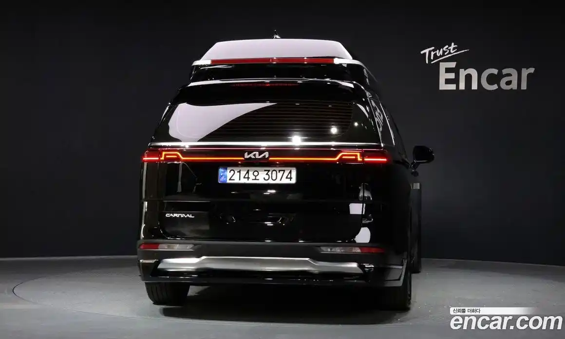 Kia Canival 2023 3.5 Автомат в Москве № 401053, фото 4