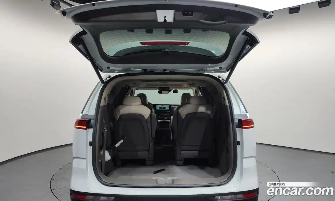 Kia Canival 2023 2.2 Автомат в Москве № 402260, фото 20