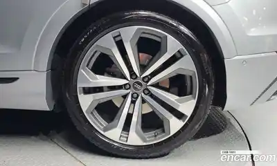 Audi Q8 2023 3.0 Автомат в Москве № 415026, миниатюра 5