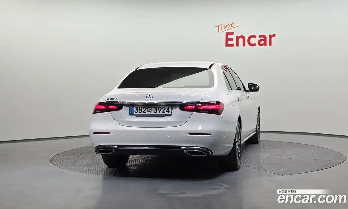 Mercedes-Benz E-Class 2021 2.0 Автомат в Москве № 467468, фото 4