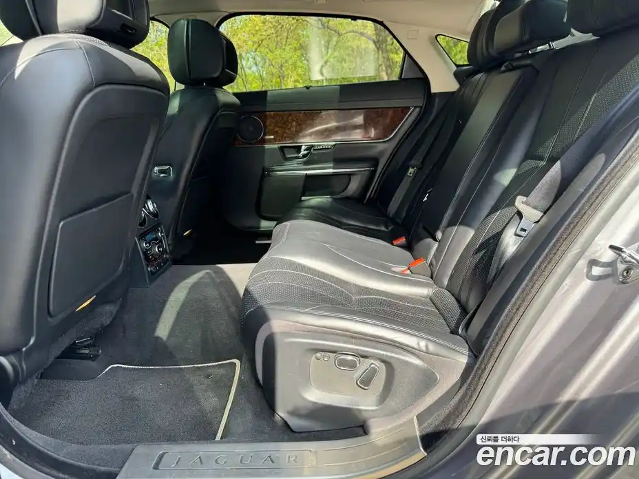 Jaguar XJ 2013 3.0 Автомат в Москве № 474332, фото 16