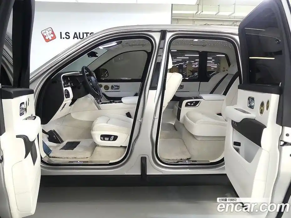 Rolls-Royce Cullinan 2023 6.7 Автомат в Москве № 474807, фото 17