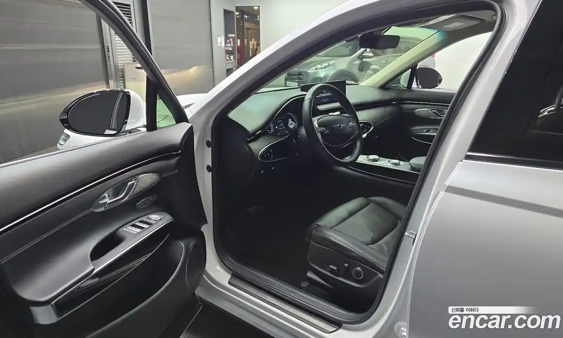 Genesis GV70 2023 2.5 Автомат в Москве № 118062, фото 1