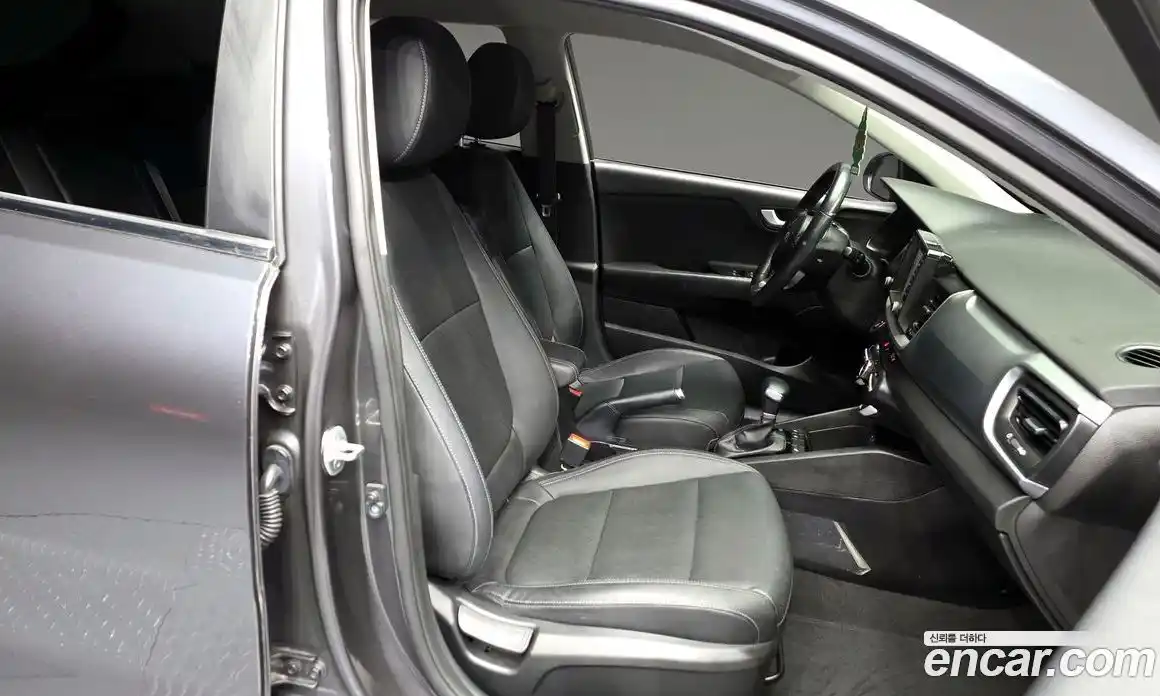 Kia Stonic 2020 1.4 Автомат в Москве № 120369, фото 18