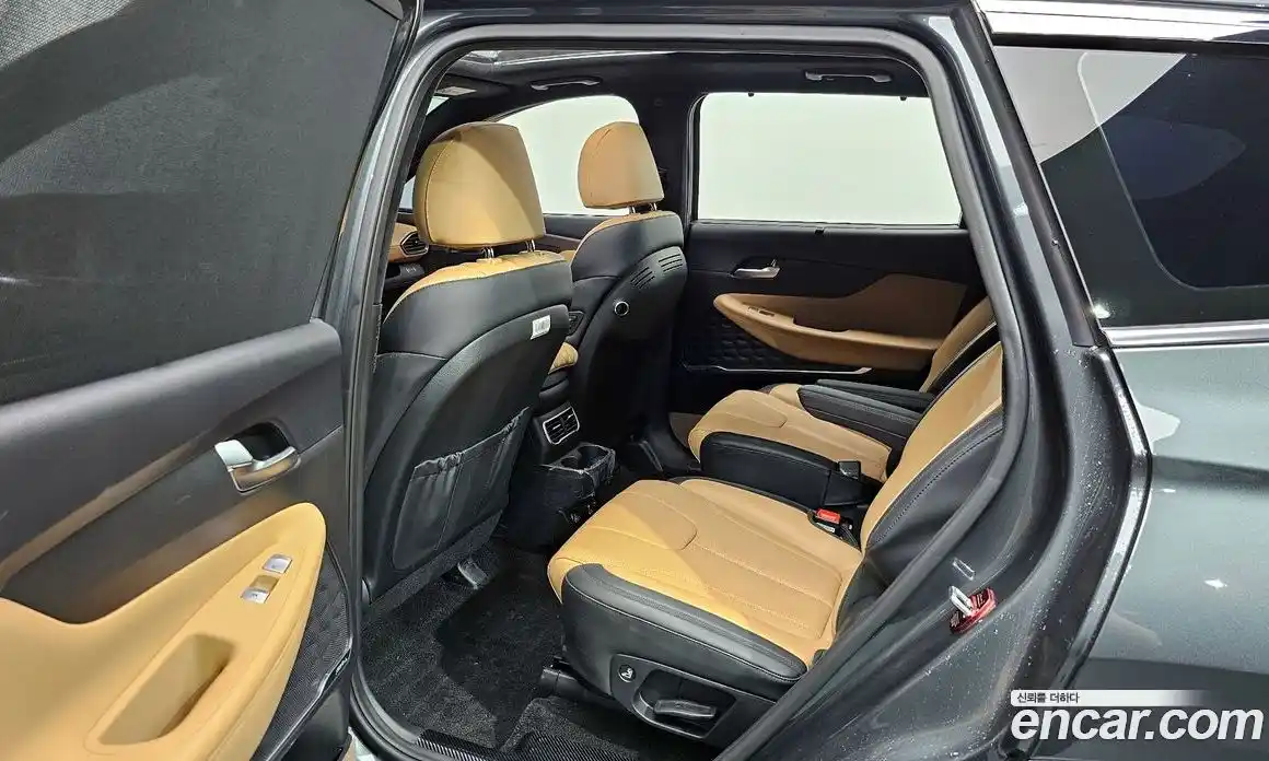 Hyundai Santa Fe 2023 1.6 Автомат в Москве № 130805, фото 19