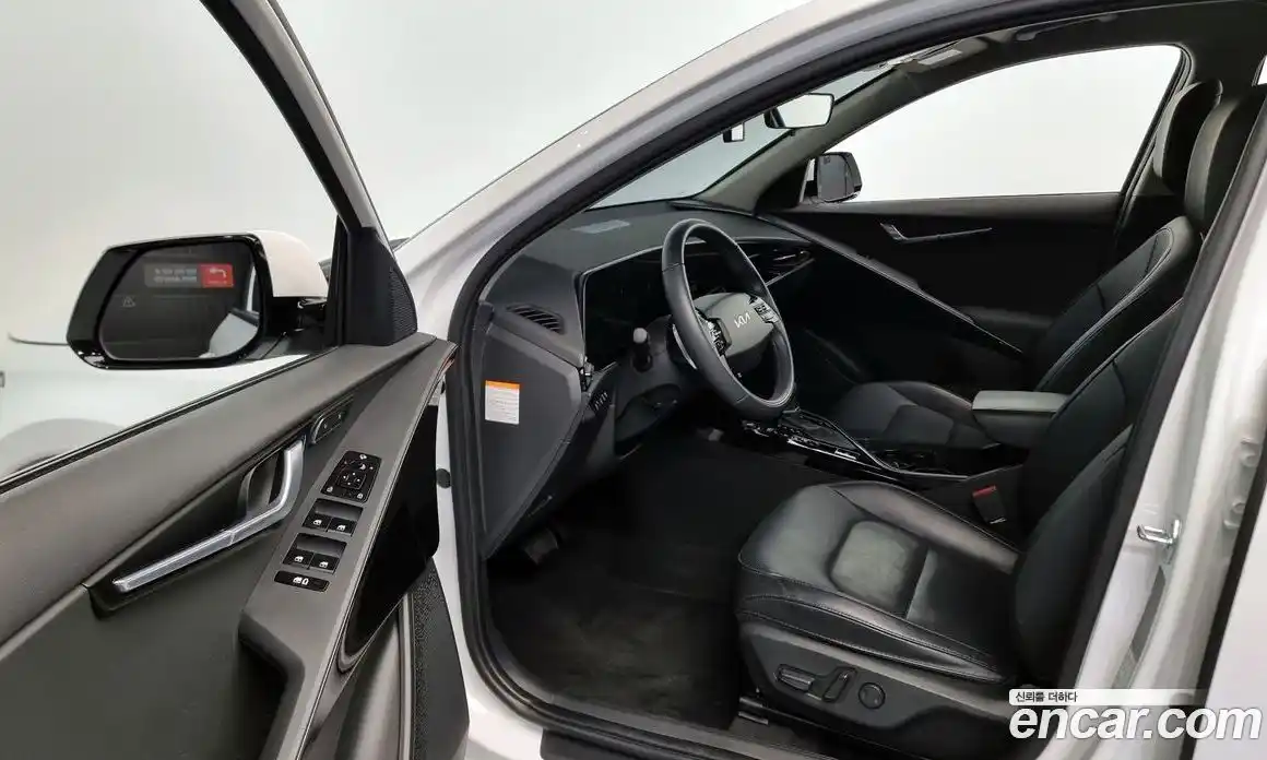 Kia Niro 2023 1.6 Автомат в Москве № 132762, фото 15