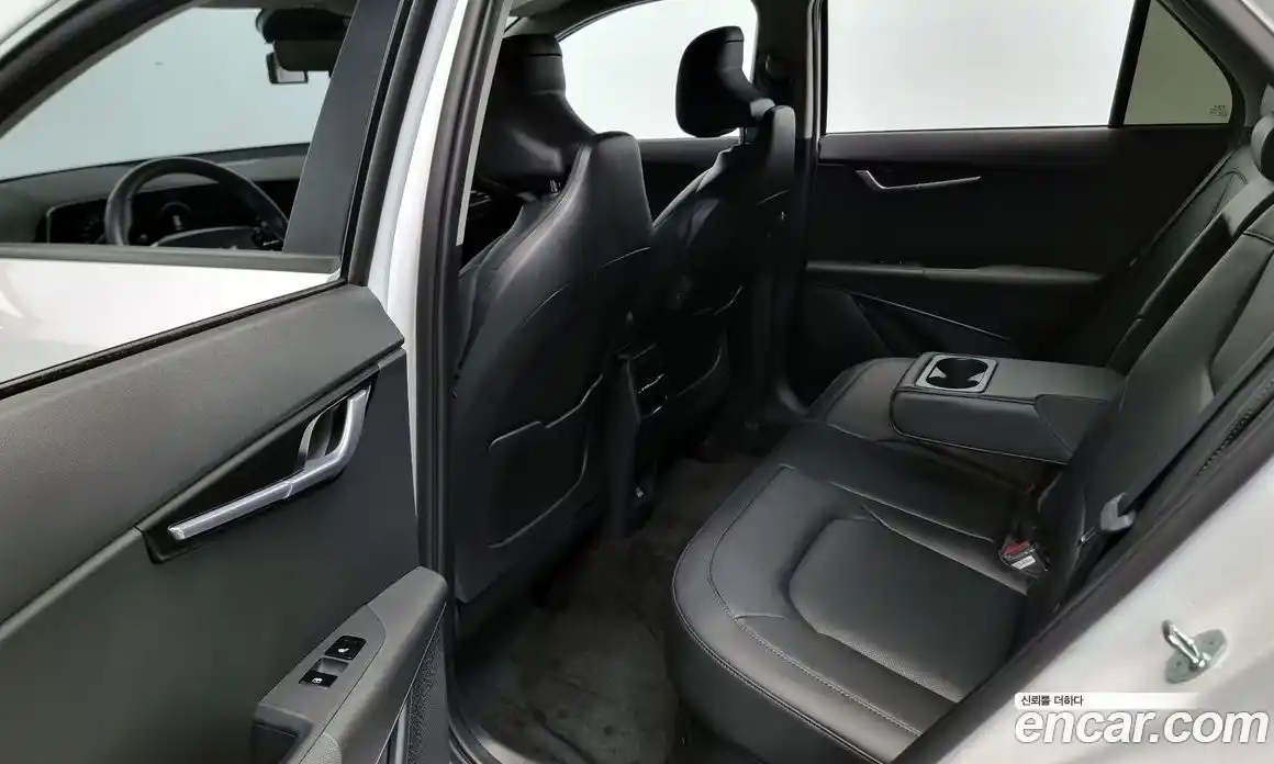 Kia Niro 2023 1.6 Автомат в Москве № 132762, фото 18