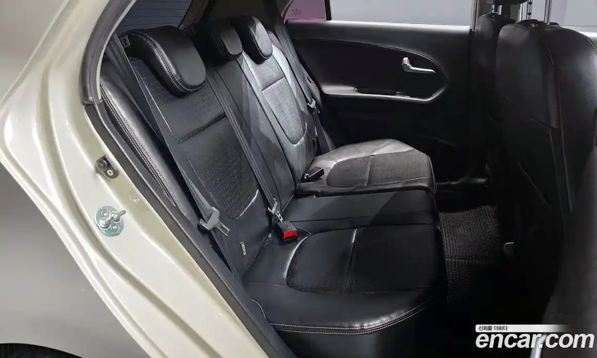 Kia Morning 2016 1.0 Автомат в Москве № 134084, фото 12