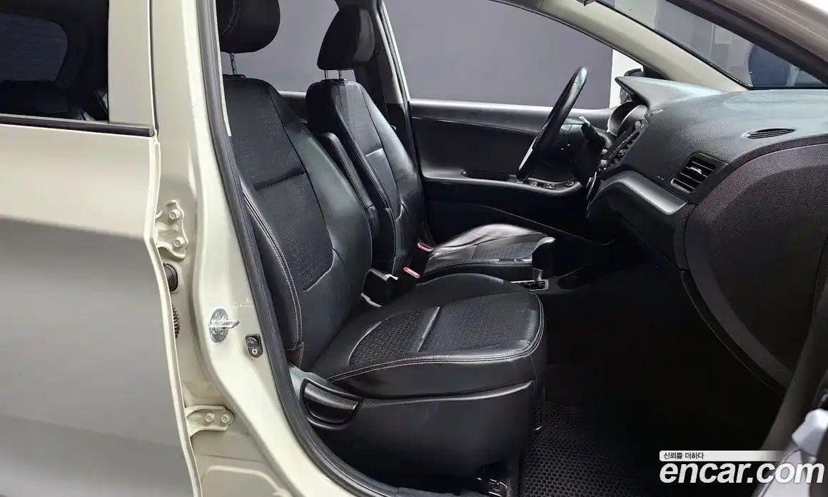 Kia Morning 2016 1.0 Автомат в Москве № 134084, фото 16