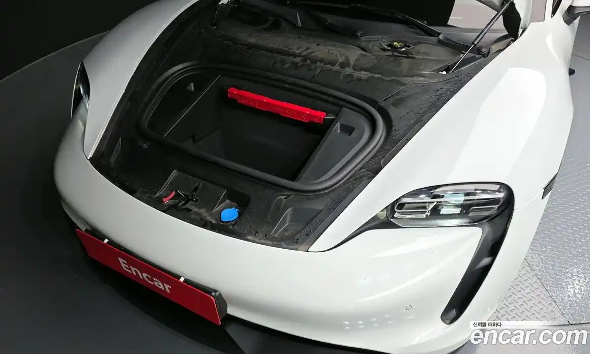 Porsche Taycan 2023 0.1 Автомат в Москве № 164949, фото 5