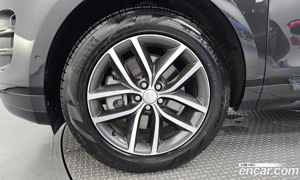 Land Rover Range-Rover Evoque 2024 2.0 Автомат в Москве № 165940, фото 1