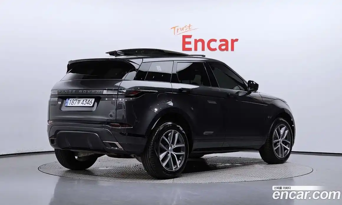 Land Rover Range-Rover Evoque 2024 2.0 Автомат в Москве № 165940, фото 9