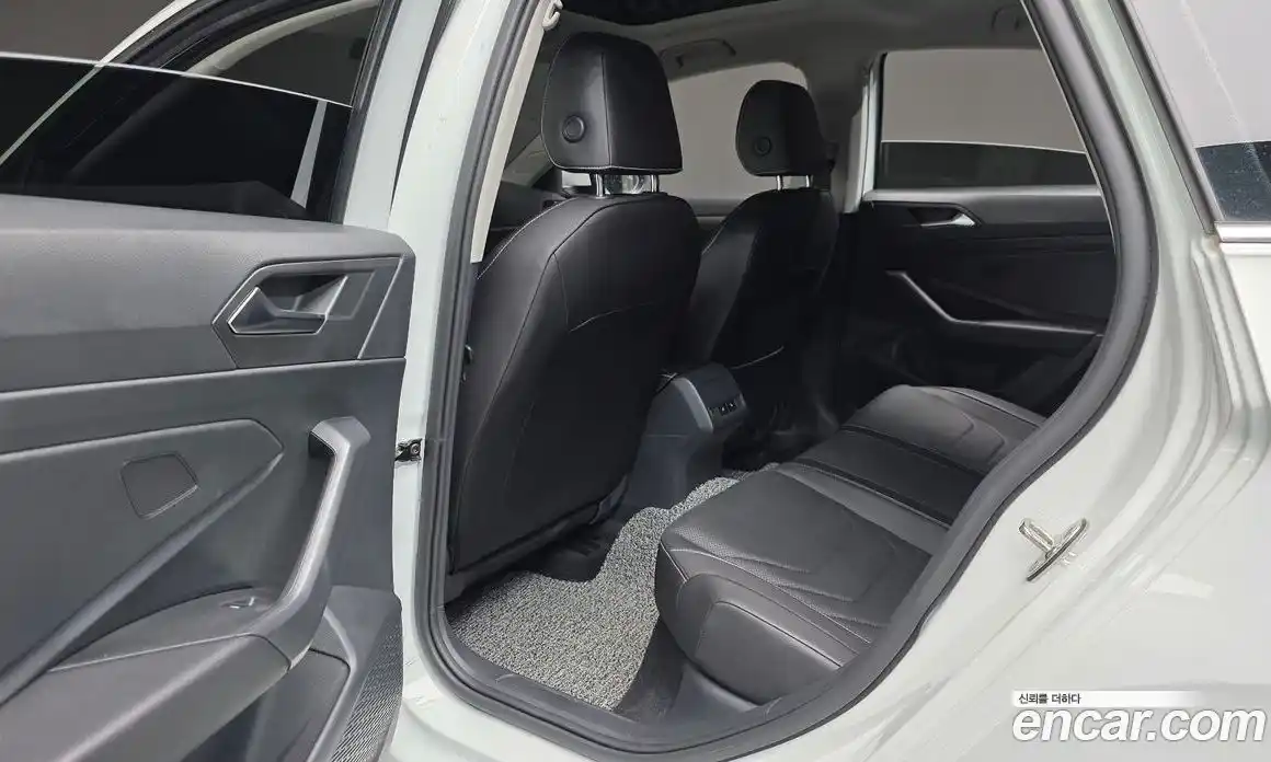 Volkswagen Jetta 2023 1.5 Автомат в Москве № 168636, фото 17