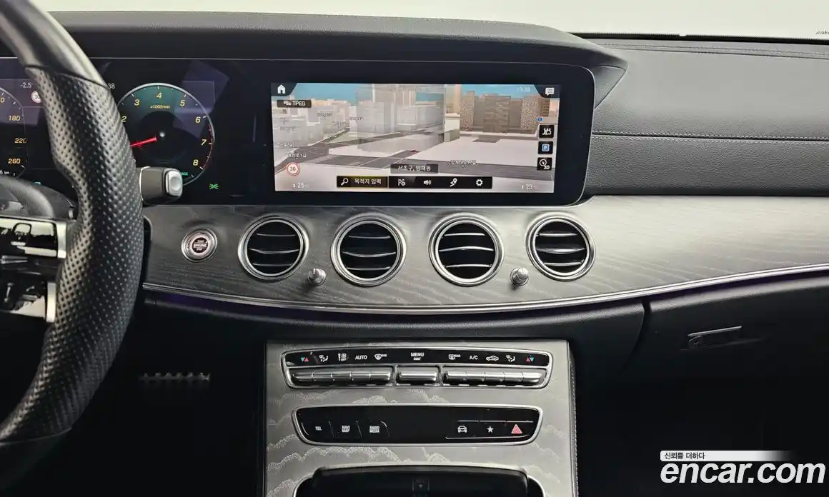 Mercedes-Benz E-Class 2022 2.0 Автомат в Москве № 195104, фото 14