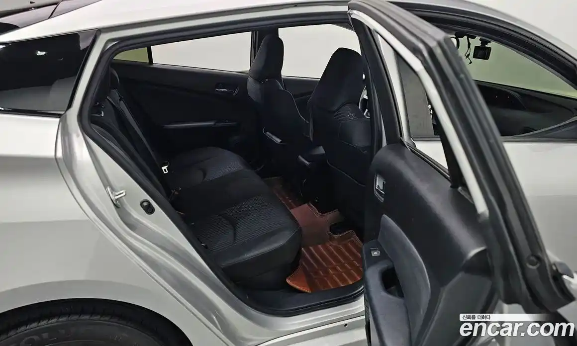 Toyota Prius 2017 1.8 Автомат в Москве № 199701, фото 14