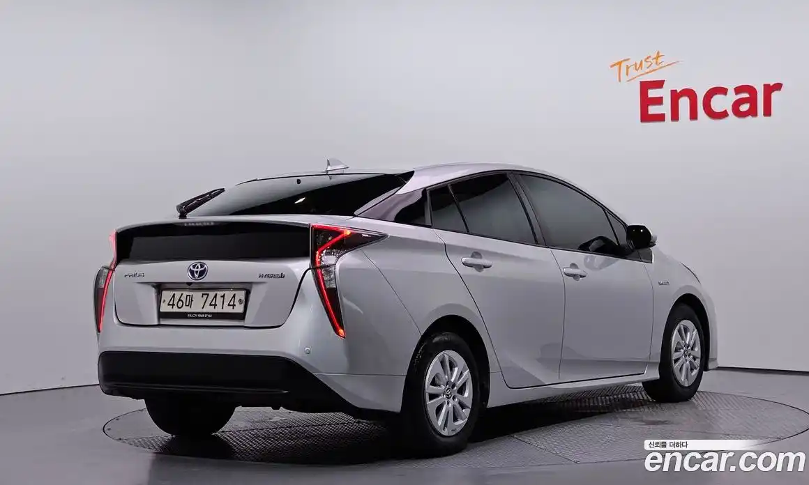 Toyota Prius 2017 1.8 Автомат в Москве № 199701, фото 16