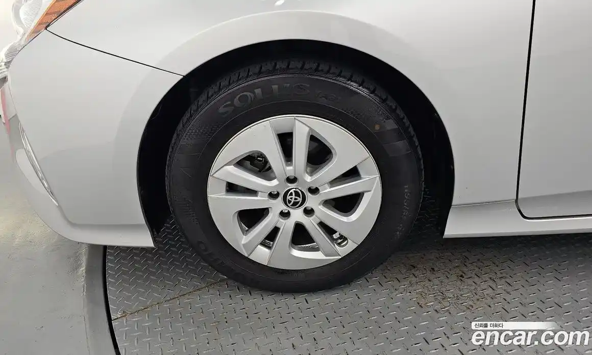 Toyota Prius 2017 1.8 Автомат в Москве № 199701, фото 3