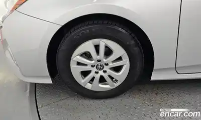 Toyota Prius 2017 1.8 Автомат в Москве № 199701, миниатюра 3