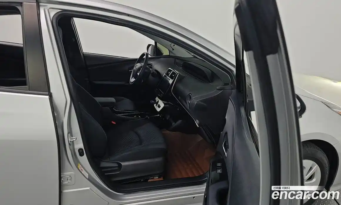 Toyota Prius 2017 1.8 Автомат в Москве № 199701, фото 6