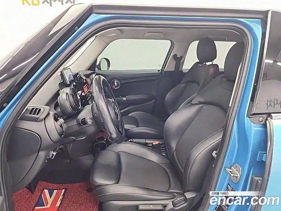 Mini Cooper 2015 1.5 Автомат в Москве № 214436, фото 13