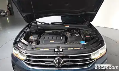 Volkswagen Tiguan 2024 2.0 Автомат в Москве № 214905, миниатюра 2