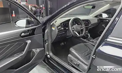 Volkswagen Jetta 2023 1.5 Автомат в Москве № 215019, миниатюра 3