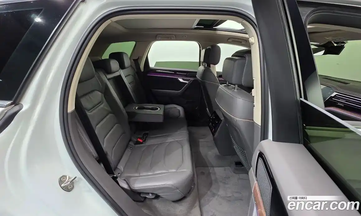 Volkswagen Touareg 2021 3.0 Автомат в Москве № 215263, фото 13