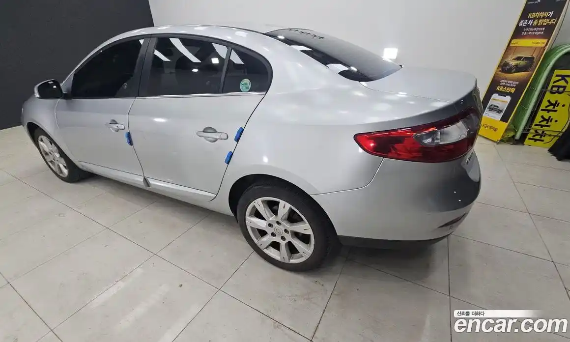 Renault SM3 2010 1.6 Автомат в Москве № 227480, фото 10