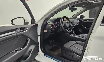 Audi A3 2018 2.0 Автомат в Москве № 230148, миниатюра 7