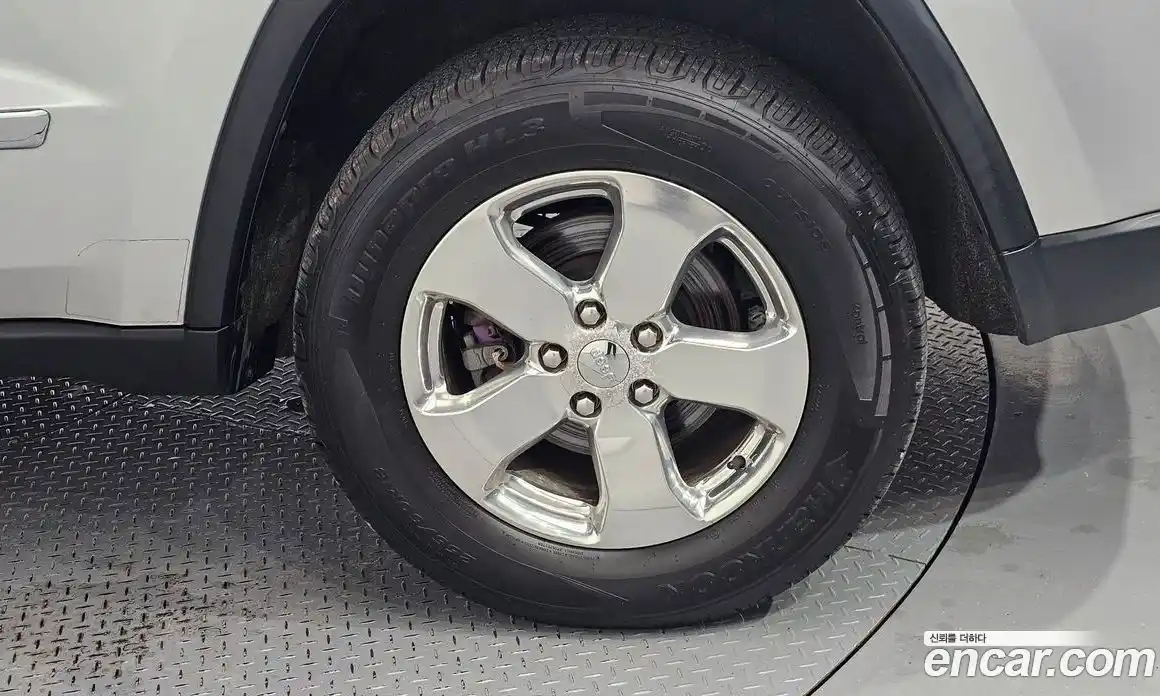 Jeep Cherokee 2011 3.6 Автомат в Москве № 232282, фото 15