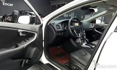 Volvo V40 2019 2.0 Автомат в Москве № 293747, миниатюра 11