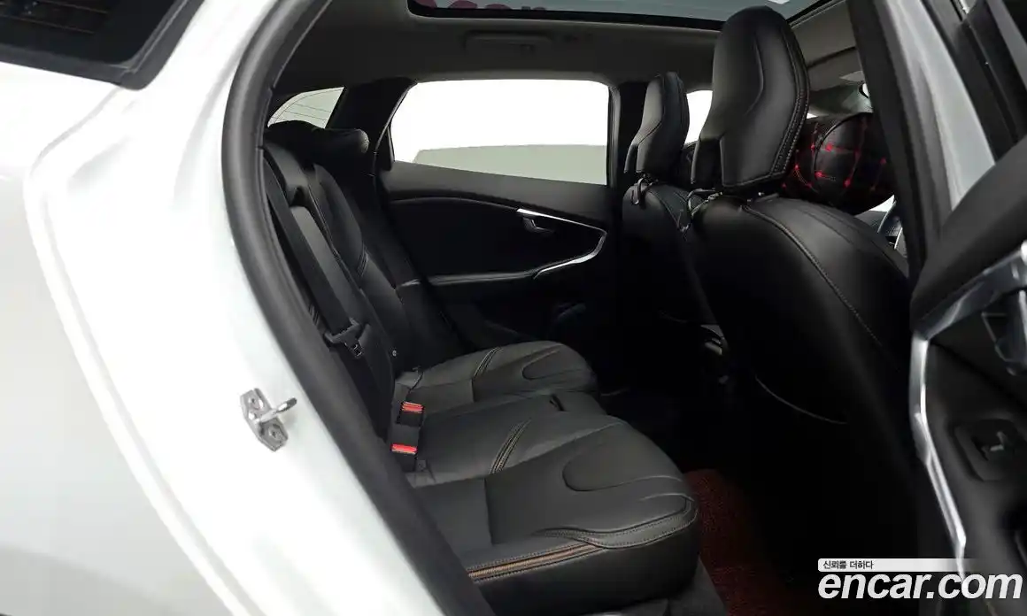 Volvo V40 2019 2.0 Автомат в Москве № 293747, фото 12