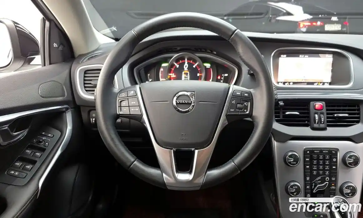 Volvo V40 2019 2.0 Автомат в Москве № 293747, фото 13