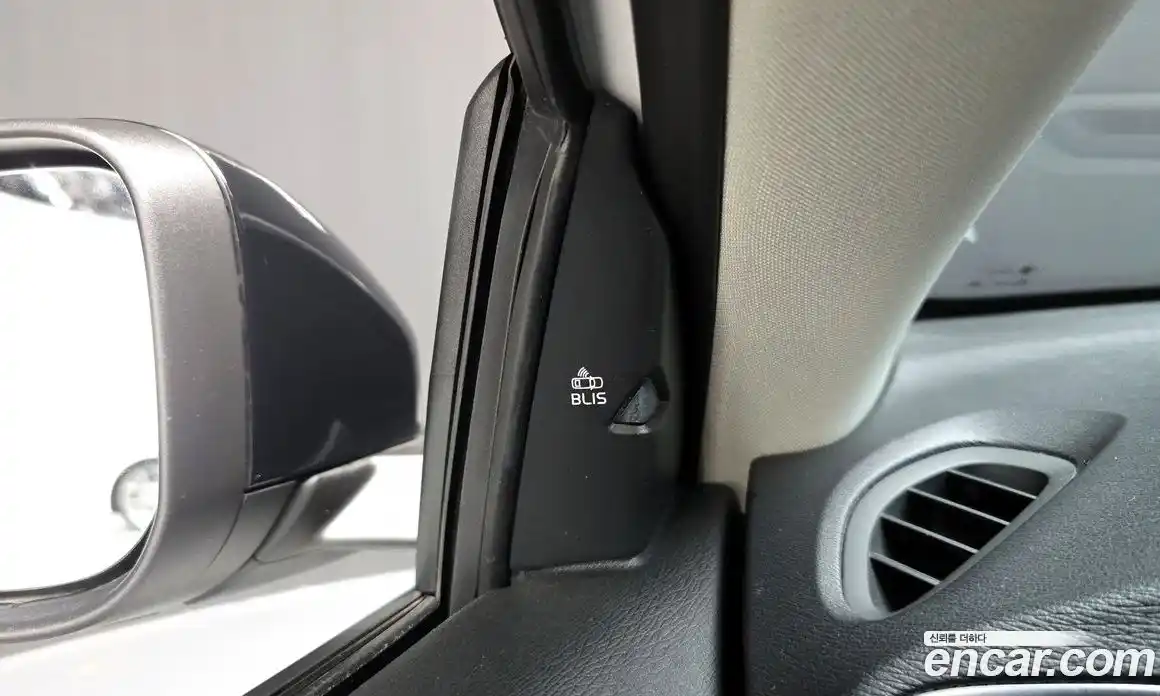 Volvo V40 2019 2.0 Автомат в Москве № 293747, фото 17